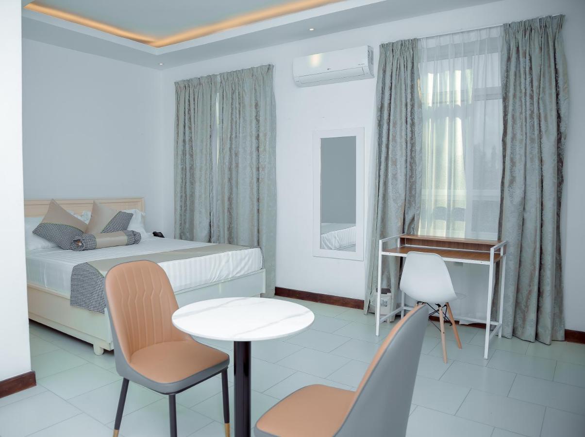 Hotel Amaranth Dar es Salaam Esterno foto